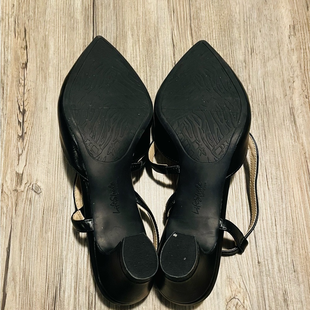 Life Stride Women's Black Pointed low heels size 7 - Picture 5 of 8